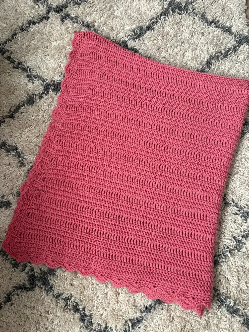 60x40 Handmade pink baby blanket features a scalloped edge and a textured stitch